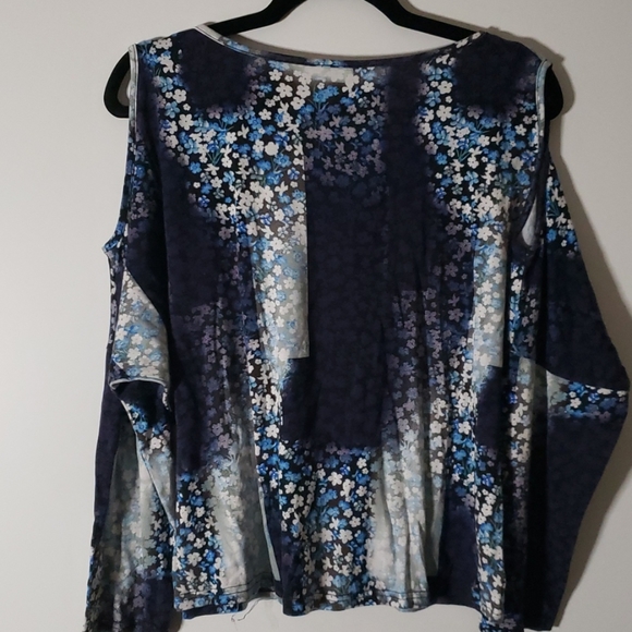 Blue floral off-the-shoulder - Picture 4 of 4